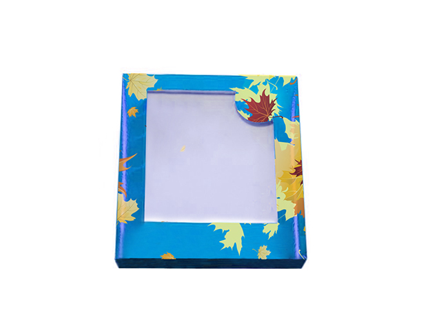 Картонная коробочка крышка-дно с печатью логотипа, из цветного мелованного микрогофрокартона, с прозрачным окном на крышке, 320х220х77 мм