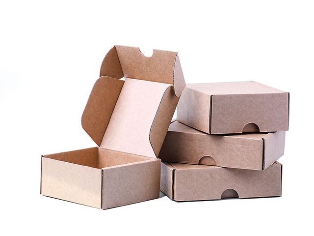 Картонная коробка с откидывающейся крышкой и ушками на крышке, из крафт (бурого) картона, непрозрачная, 220х175х100 мм